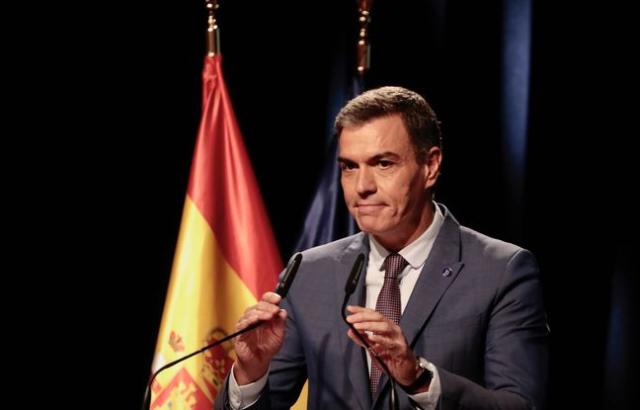 Prime Minister Pedro Sánchez decides to stay in power
