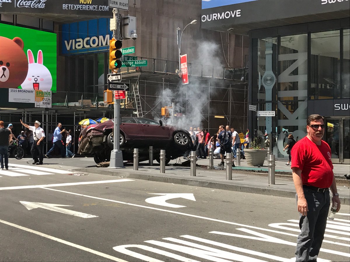 NewYork : Une voiture fonce dans la foule à Times Square