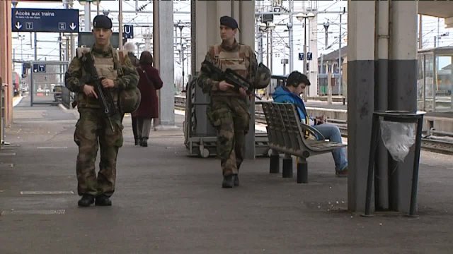 Un militaire de l'opération Sentinelle agressé au couteau à Paris