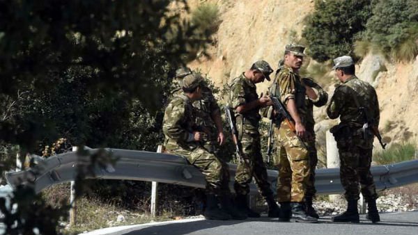 Cinq "terroristes" abattus en Algérie