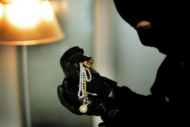Marrakech : Arrestation de deux individus pour cambriolage d’une quantité de bijoux et des sommes d’argent