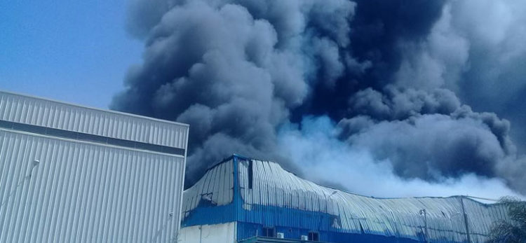 Mohammedia: un gigantesque incendie dans un dépôt de stockage