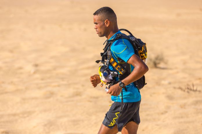 Rachid El Morabity sacré champion du marathon l'Ultra Mirage El Djerid de Tunisie