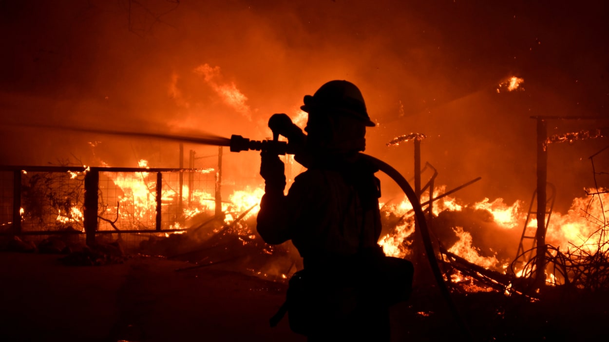 Californie : Le bilan de l’incendie meurtrier monte à au moins 42 morts