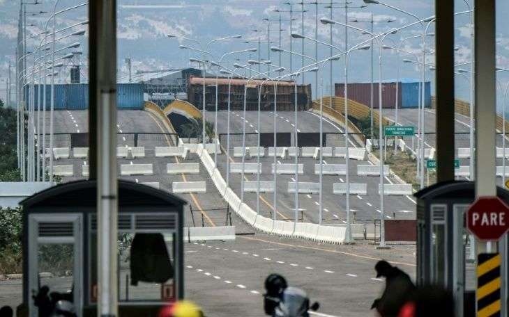 Venezuela : Maduro ferme la frontière avec la Colombie