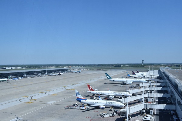 L'aéroport de Bruxelles veut taxer davantage les avions polluants