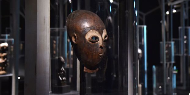 Un masque africain estimé à 300.000 euros dérobé chez Christie's à Paris