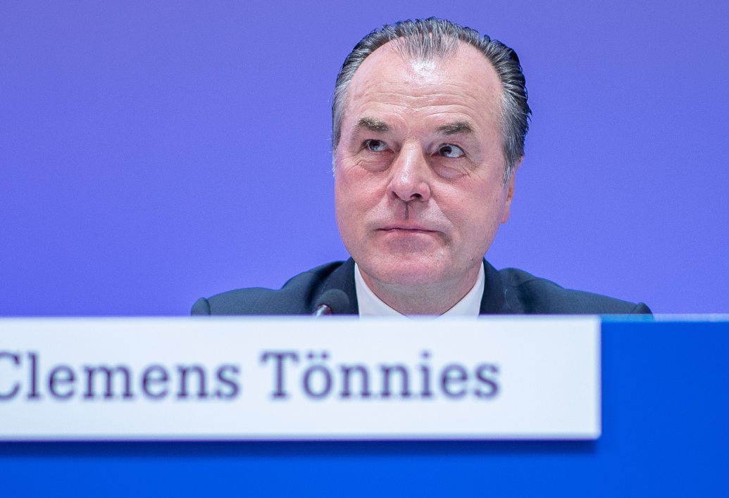 Allemagne: le président de Schalke 04 temporairement suspendu après des propos jugés racistes