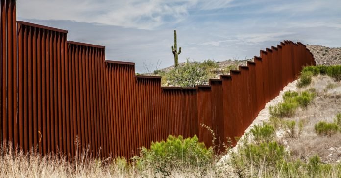 Texas : Un juge fédéral bloque la construction du mur à la frontière avec le Mexique