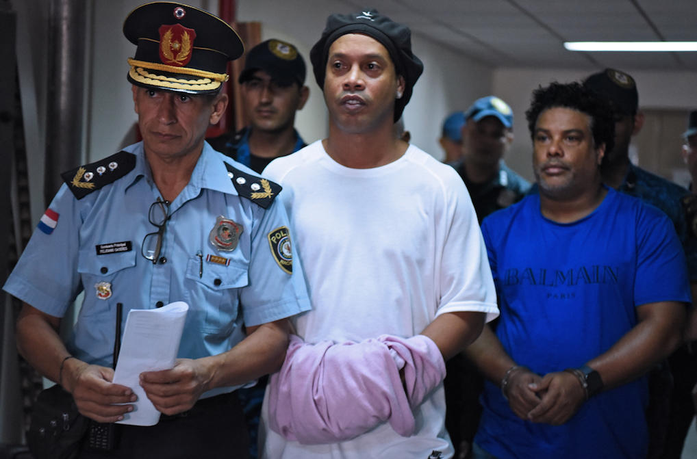 L’ancienne star Ronaldinho toujours détenue au Paraguay