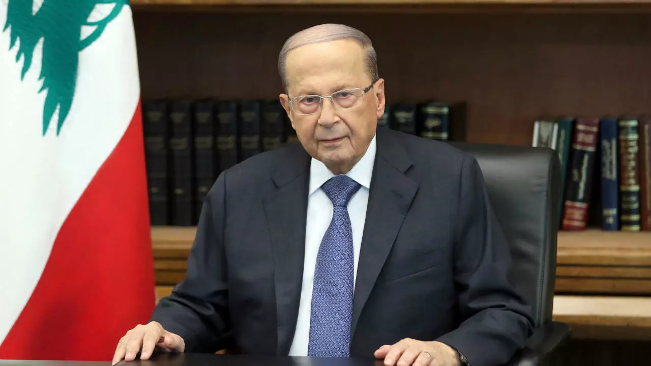 Explosion de Beyrouth : le président Michel Aoun évoque "la négligence" ou "un missile"