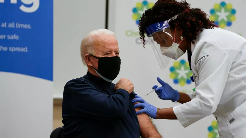 USA : Biden reçoit sa première dose du vaccin Pfizer