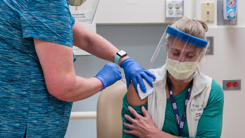 Le vaccin BioNTech-Pfizer "neutralise" une mutation clé des variants britannique et sud-africain