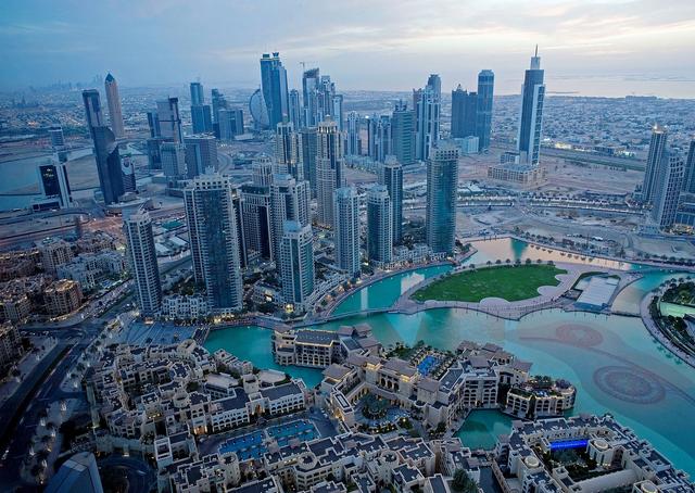 Les Emirats ouvrent la voie à la naturalisation d'étrangers