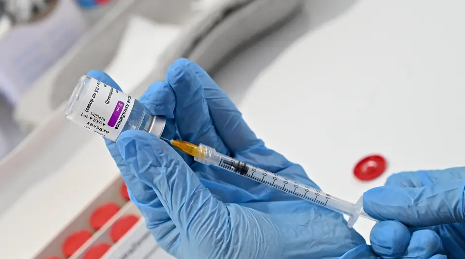 Covid-19 : l'OMS lance un appel aux dons pour 10 millions de doses de vaccins