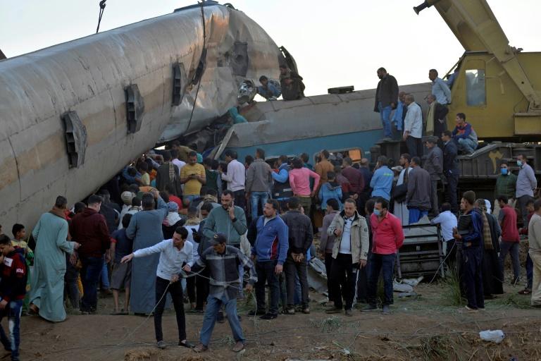 Une collision ferroviaire tue 32 personnes en Egypte