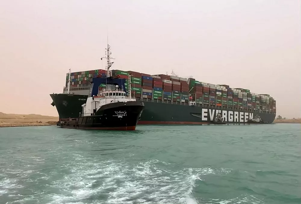 Suez: Reprise du trafic à la faveur d'une remise à flot de l'Ever Given