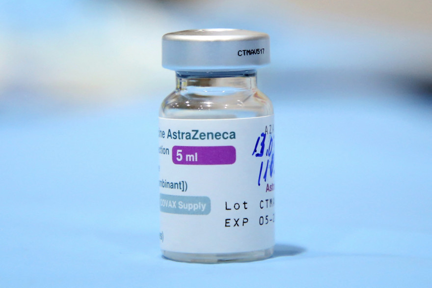 Vaccin AstraZeneca: Pas de risque spécifique lié à l'âge pour l'instant