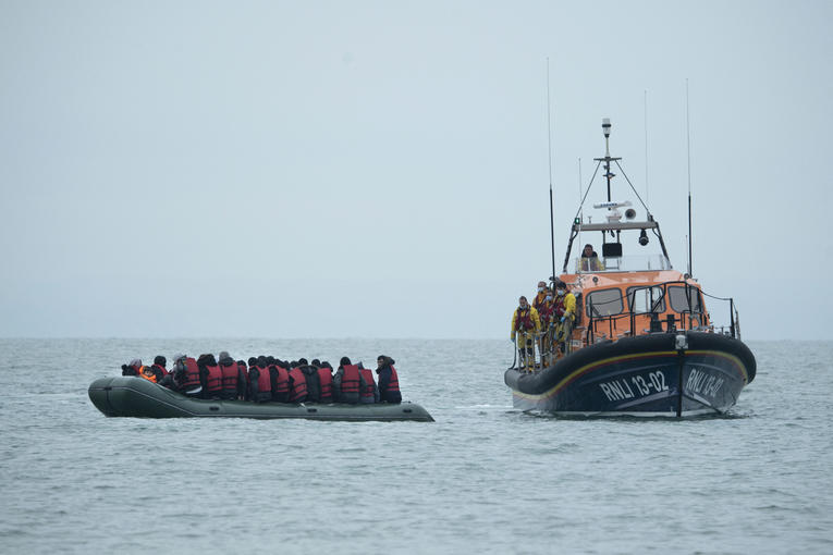 Au moins 31 migrants morts dans le naufrage d'un bateau dans la Manche