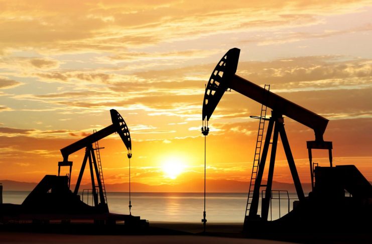 Le prix du pétrole remonte fortement après le choc dû au variant Omicron