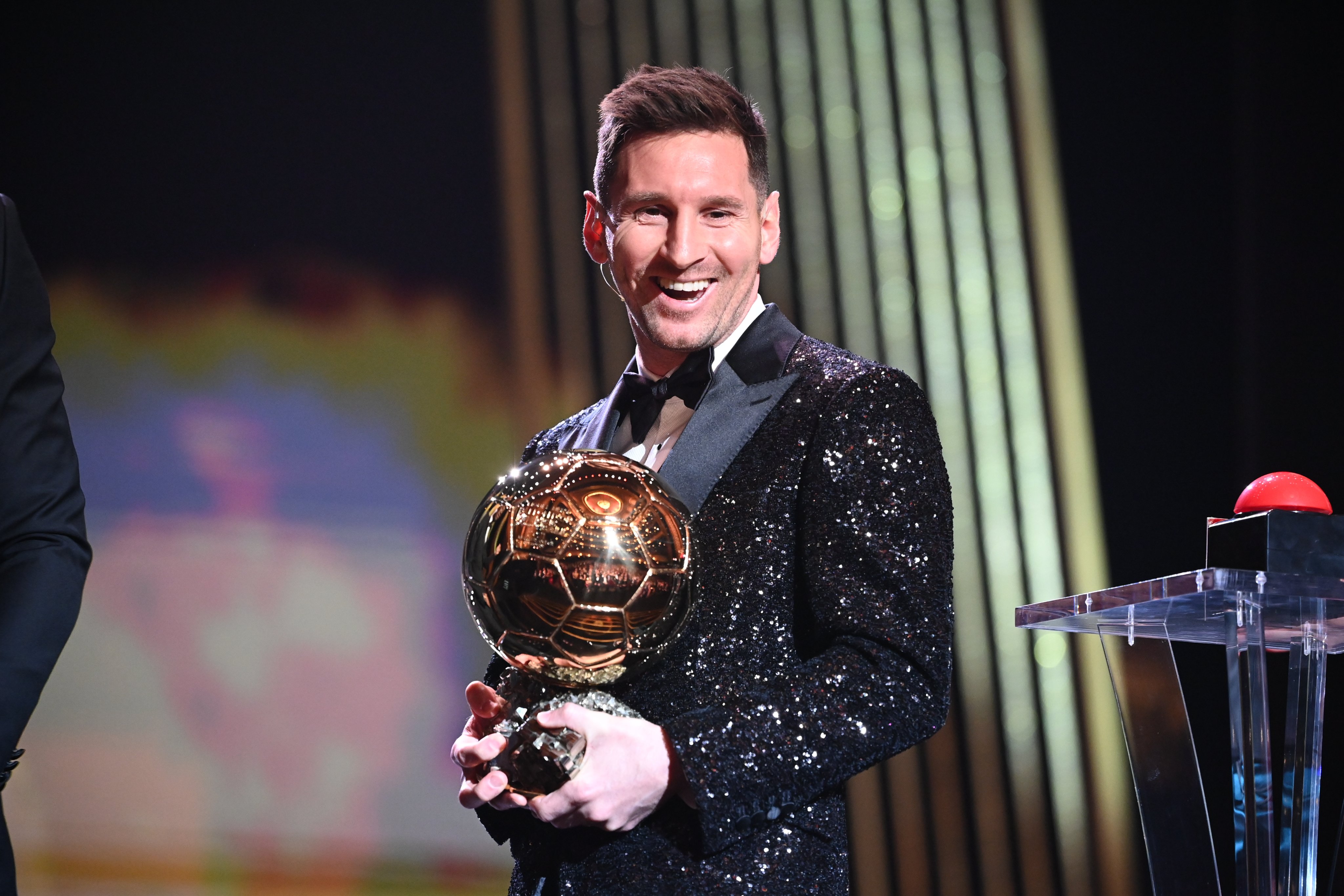 L'Argentin Lionel Messi sacré Ballon d'Or pour la 7è fois de sa carrière