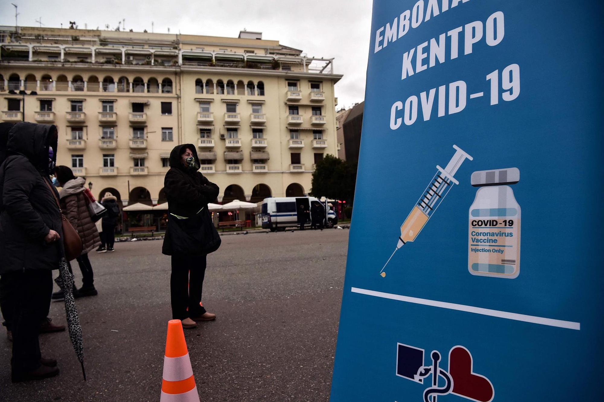 Grèce: La troisième dose administrée après trois mois au lieu de six