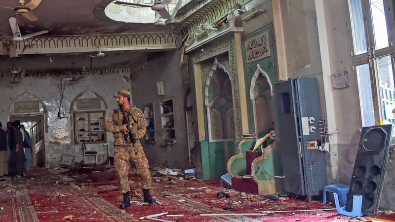 Pakistan: Au moins 56 morts dans un attentat contre une mosquée de Peshawar