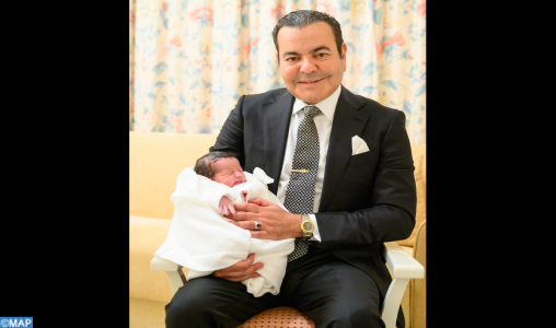 Naissance dans le foyer de SAR le Prince Moulay Rachid d’un nouveau-né