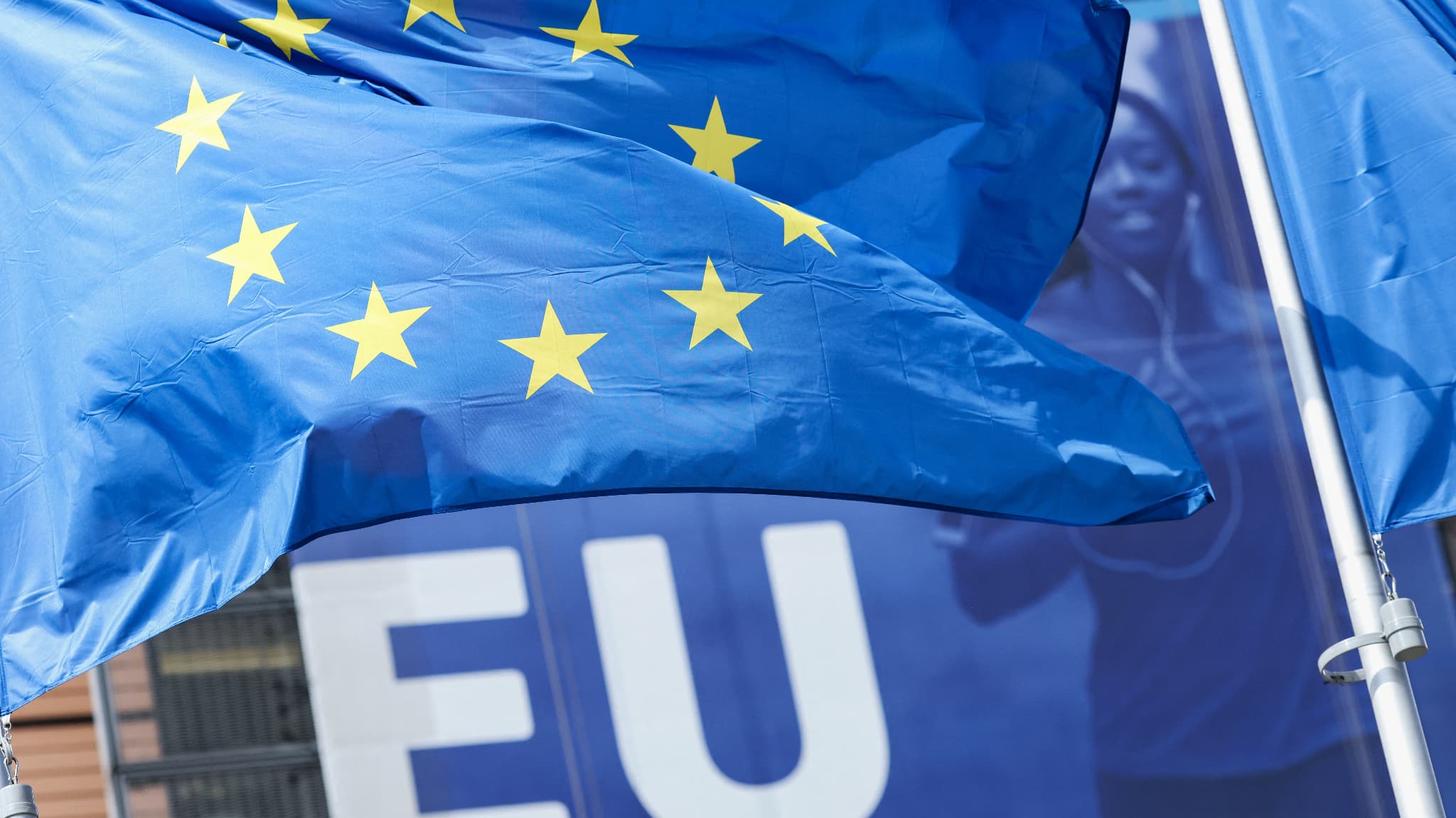Les Vingt-sept approuvent les candidatures de l'Ukraine et la Moldavie à l'UE