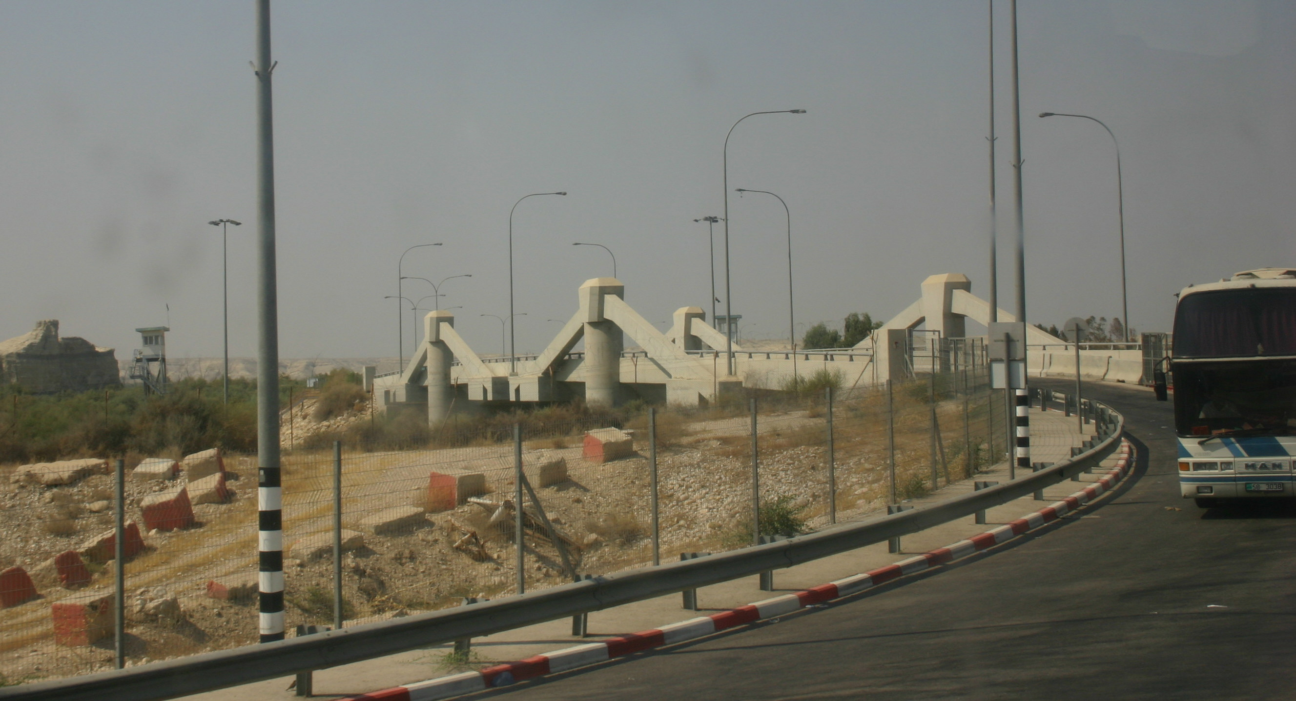 Palestine- Israël : Ouverture du pont Allenby/Roi Hussein, suite à une médiation marocaine, sous le leadership du Roi