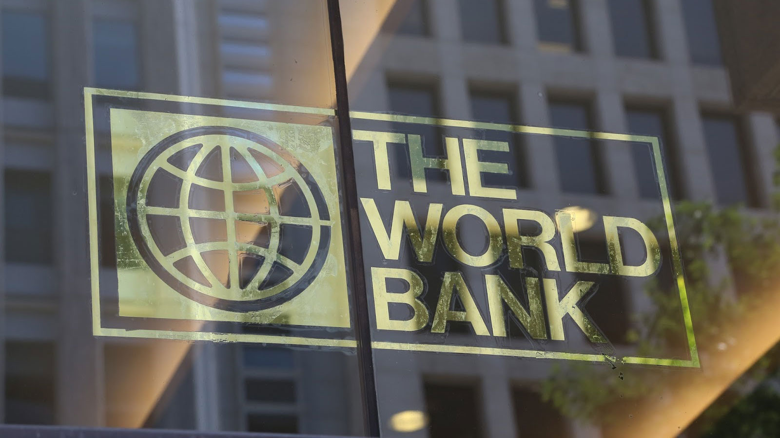 Violences racistes : La Banque mondiale suspend son partenariat avec la Tunisie