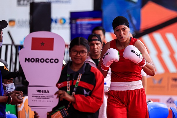 Boxe : Khadija El Mardi sacrée championne du monde des poids lourds