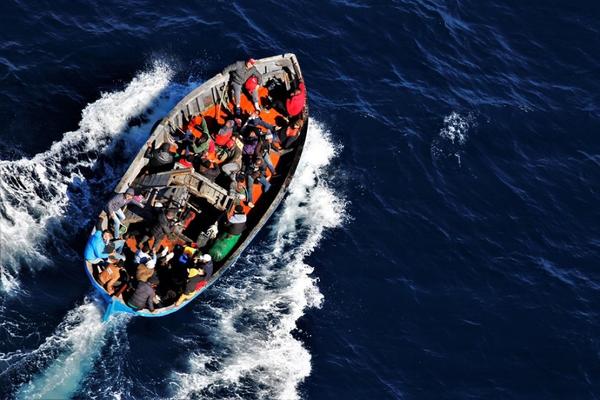 Naufrage d’un bateau de migrants à Lampedusa : une quarantaine de disparus