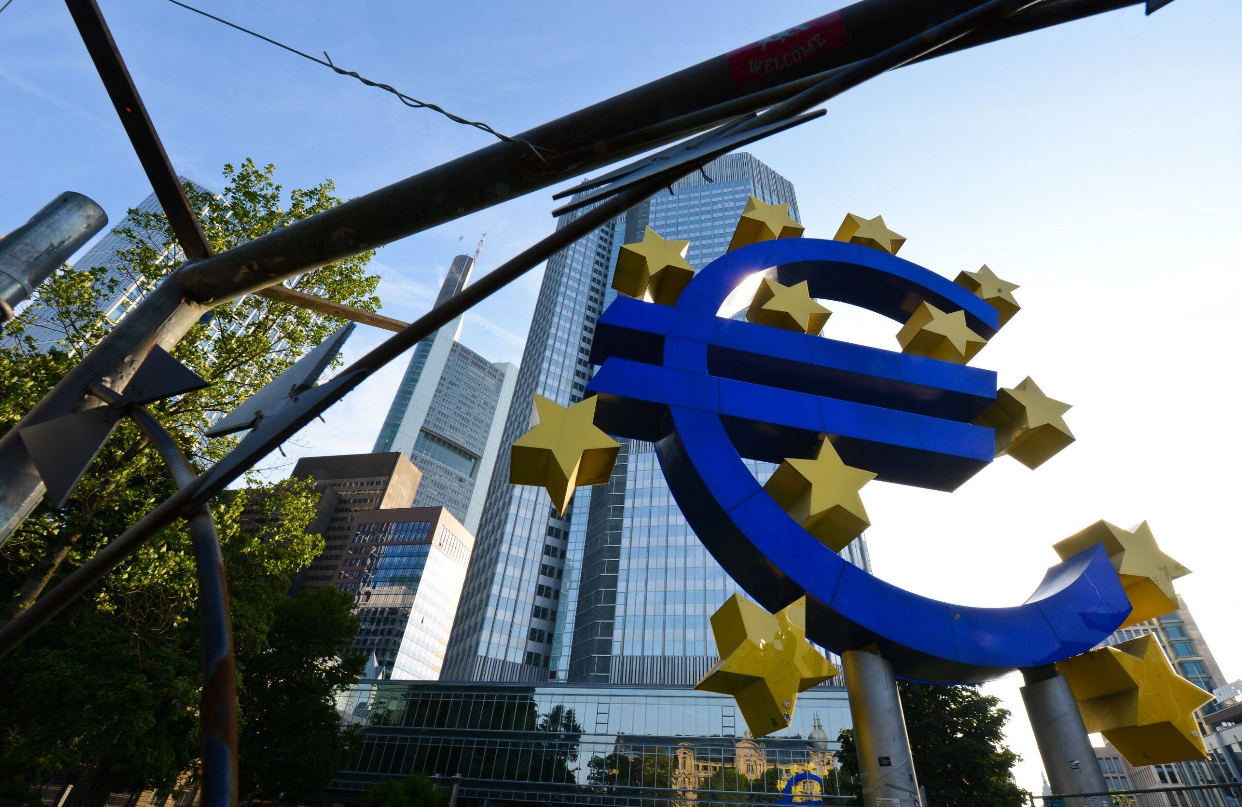 Zone euro : L'activité économique poursuit sa contraction