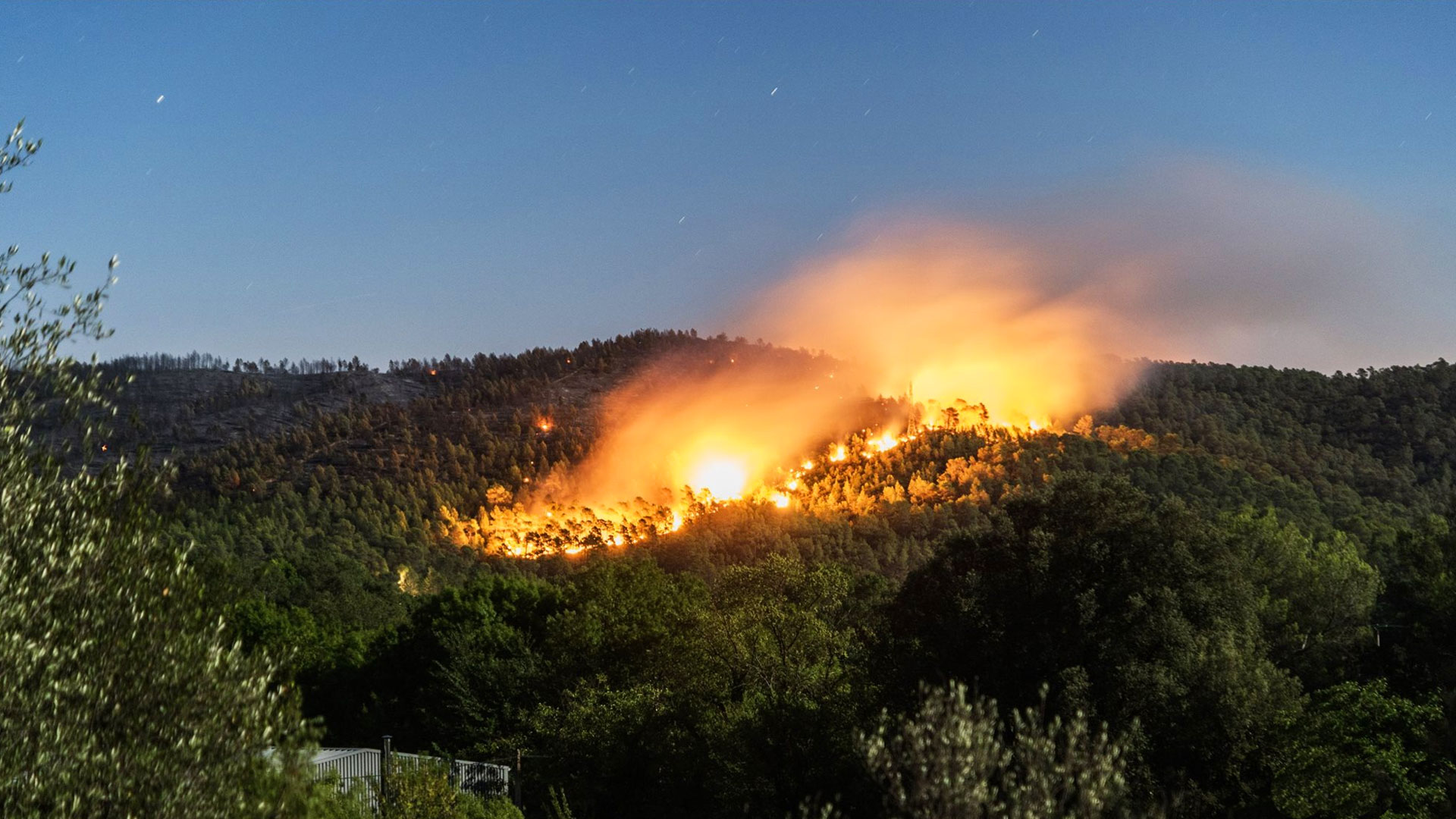 Incendies de forêts : Risque "moyen" à "extrême" mardi et mercredi dans plusieurs provinces
