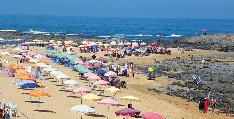 Gilets jaunes et squatteurs des plages: les autorités sont-elles complices des mafias des plages