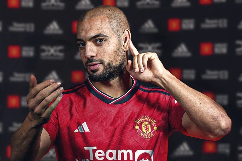 Football : L'international marocain Sofyan Amrabat rejoint Manchester United