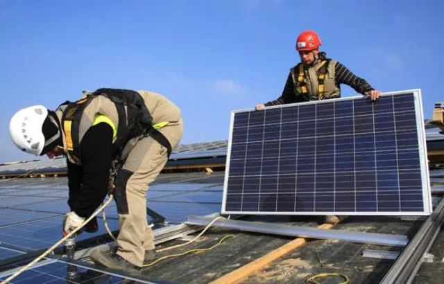 OIT : Les emplois dans les énergies renouvelables ont presque doublé en dix ans