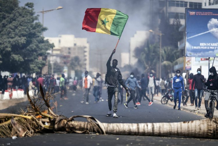 Crise politique au Sénégal : L'accès à l'internet mobile coupé à Dakar