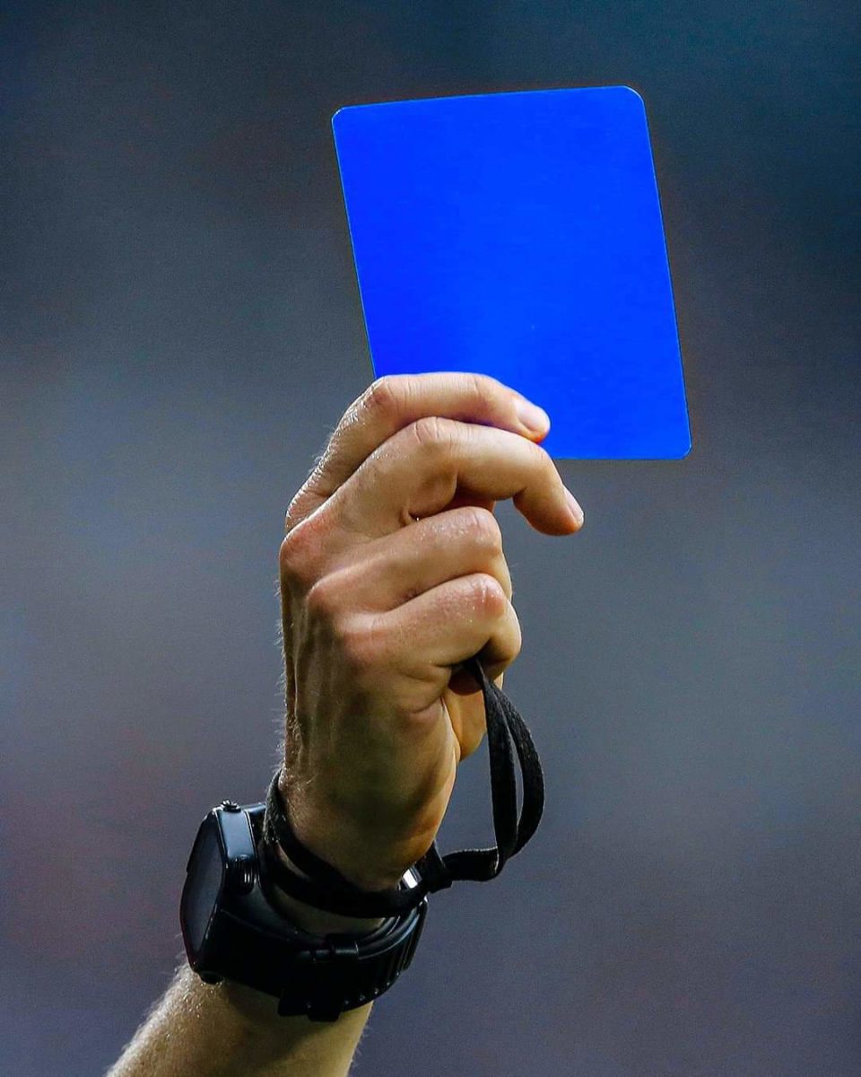 Football : Vers l'introduction d'un nouveau carton bleu par l'Ifab