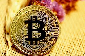 Cryptomonnaies : Le Bitcoin atteint un nouveau record au-dessus des 73.000 dollars