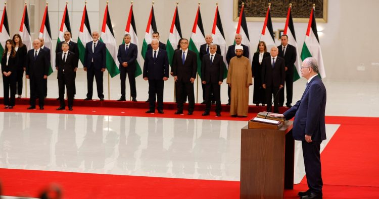 Le nouveau gouvernement palestinien prête serment