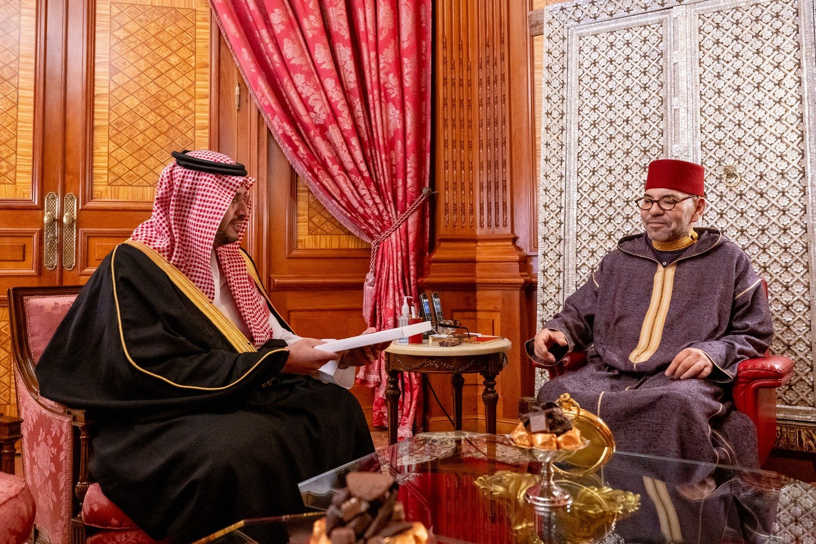 Le Roi Mohammed VI reçoit le ministre d’État saoudien