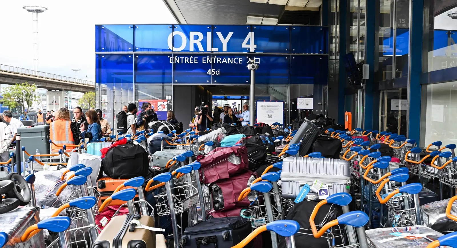 Grève des contrôleurs aériens : 70% des vols annulés samedi à Paris-Orly