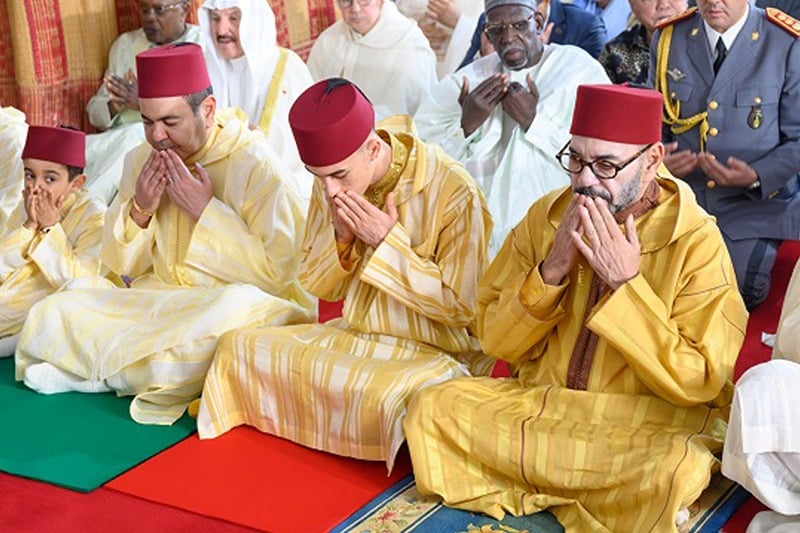 Le Roi Mohammed VI accomplit la prière de Aïd Al-Adha à Tétouan