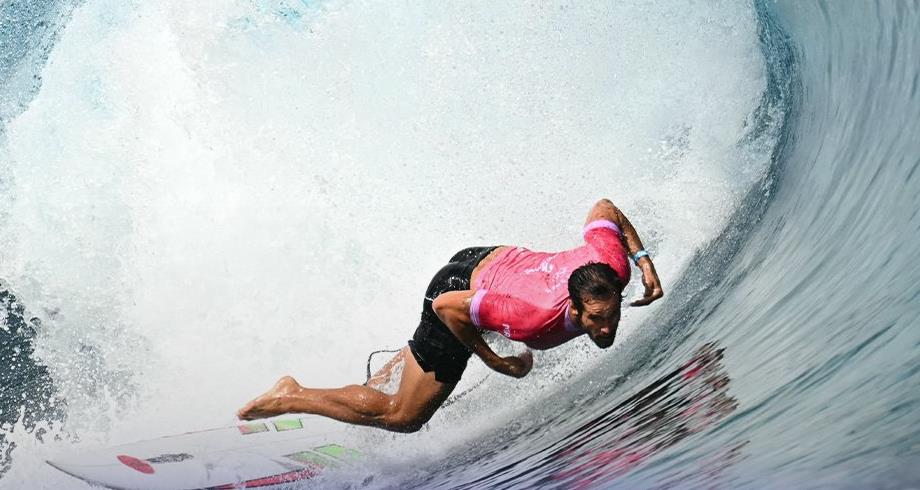 JO-2024 : Le surfeur marocain Ramzi Boukhiam qualifié pour le 3è tour