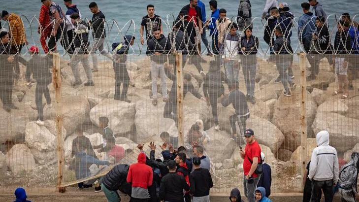 Des migrants aux portes de Sebta : Les enseignements du chaos à Fnideq