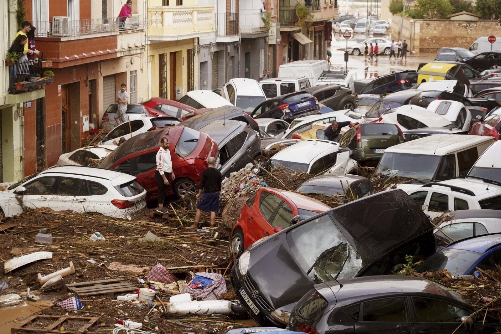 Inondations en Espagne : 24 camions autopompes et 70 opérateurs envoyés par le Maroc