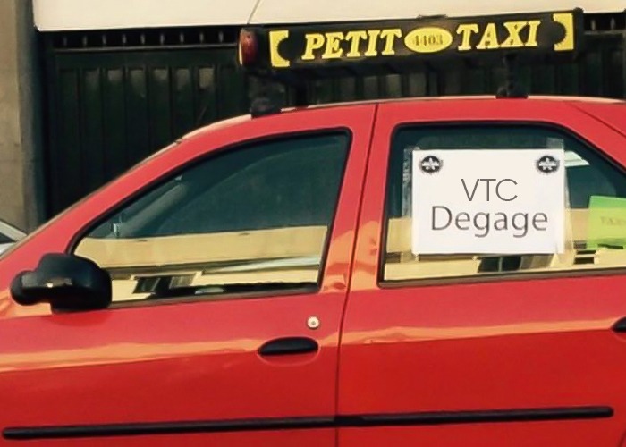 Taxis v/s VTC : À quand une régulation claire pour mettre fin au chaos ?