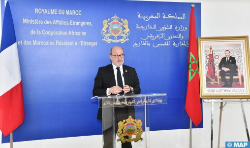 Le directeur général du Groupe Agence française de développement en mission de terrain au Sahara marocain